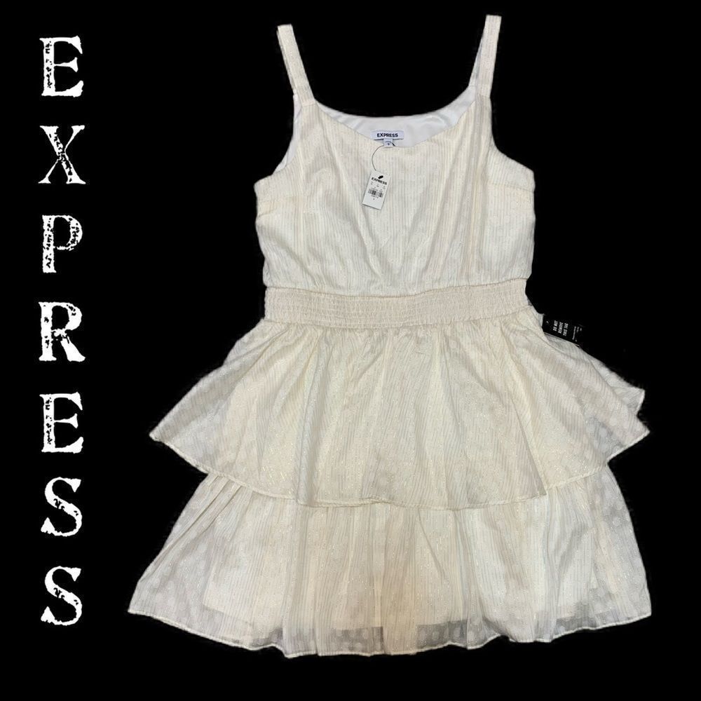Express Short Cream w/Metallic Detail Nwt - Picture 2 of 11